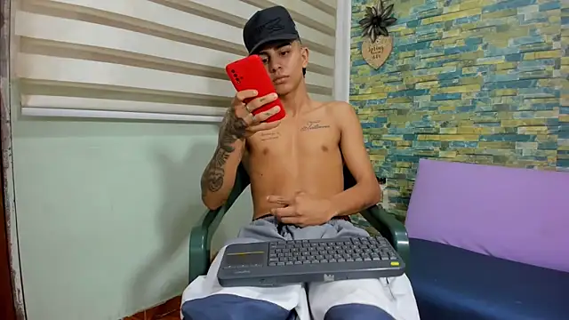 Snapshot of naughty_boy_Maicoll chatting on 11, 11, 2025 naughty boy Maicoll online show from 11, 11, 2025