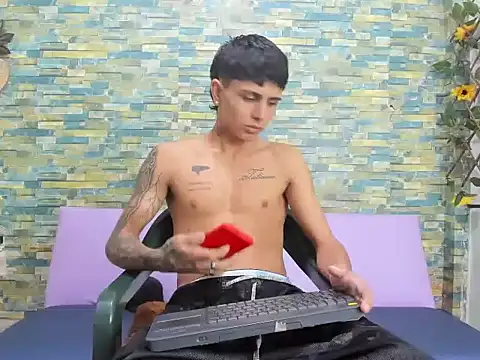 Snapshot of naughty_boy_Maicoll chatting on 17, 11, 2025 naughty boy Maicoll online show from 17, 11, 2025