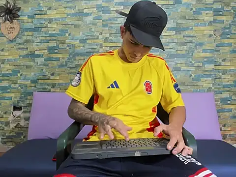 Snapshot of naughty_boy_Maicoll chatting on 21, 11, 2025 naughty boy Maicoll online show from 21, 11, 2025