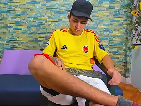 Snapshot of naughty_boy_Maicoll chatting on 25, 11, 2025 naughty boy Maicoll online show from 25, 11, 2025