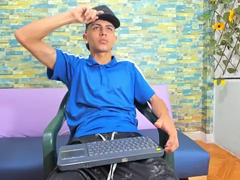 Snapshot of naughty_boy_Maicoll chatting on 26, 11, 2025 naughty boy Maicoll online show from 26, 11, 2025