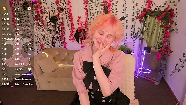 Snapshot of Awawrin chatting on 27, 11, 2025 Awawrin online show from 27, 11, 2025