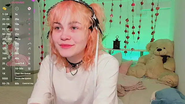 Snapshot of Awawrin chatting on 30, 11, 2025 Awawrin online show from 30, 11, 2025