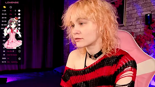 Snapshot of Awawrin chatting on 5, 12, 2025 Awawrin online show from 5, 12, 2025