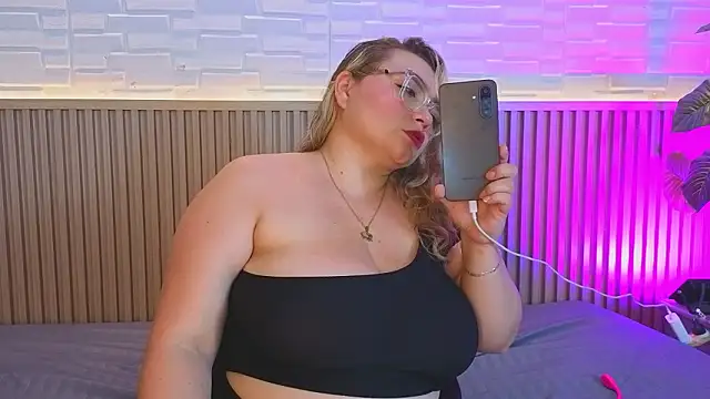 Snapshot of Amber_bunnyx01 chatting on 10, 2, 2026 Amber bunnyx01 online show from 10, 2, 2026