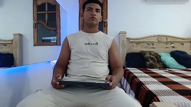 mathews    online show from 25, 11, 2025