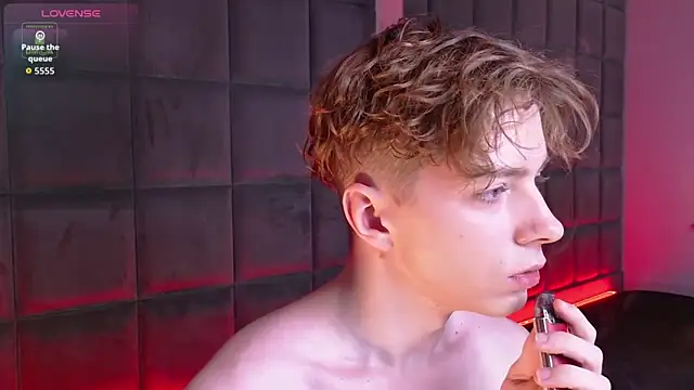 Snapshot of Paul_Holt chatting on 22, 2, 2026 Paul Holt online show from 22, 2, 2026