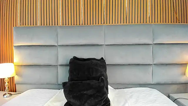 Lucy Vegas online show from 6, 4, 2026