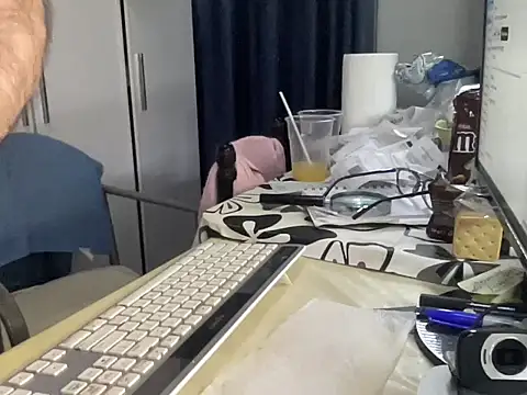 Snapshot of coach-karl chatting on 3, 11, 2025 coach-karl online show from 3, 11, 2025