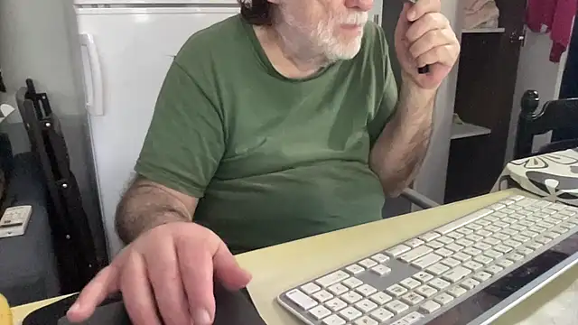 Snapshot of coach-karl chatting on 12, 11, 2025 coach-karl online show from 12, 11, 2025