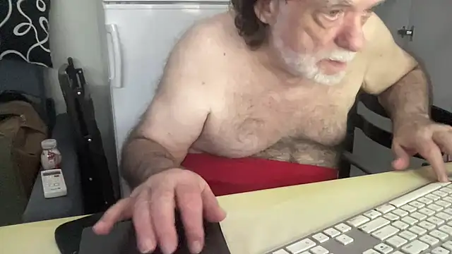 Snapshot of coach-karl chatting on 1, 12, 2025 coach-karl online show from 1, 12, 2025