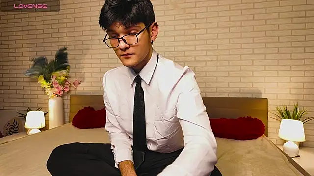 Snapshot of LiamRivers chatting on 14, 11, 2025 LiamRivers online show from 14, 11, 2025