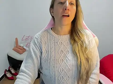 Snapshot of chrystal_sl852 chatting on 28, 11, 2025 chrystal sl852 online show from 28, 11, 2025