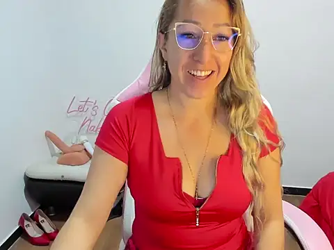 Snapshot of chrystal_sl852 chatting on 2, 12, 2025 chrystal sl852 online show from 2, 12, 2025