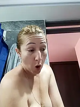 Snapshot of chrystal_sl852 chatting on 17, 12, 2025 chrystal sl852 online show from 17, 12, 2025