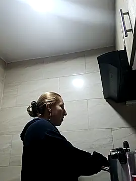 Snapshot of chrystal_sl852 chatting on 3, 2, 2026 chrystal sl852 online show from 3, 2, 2026