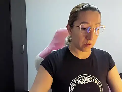 Snapshot of chrystal_sl852 chatting on 17, 2, 2026 chrystal sl852 online show from 17, 2, 2026