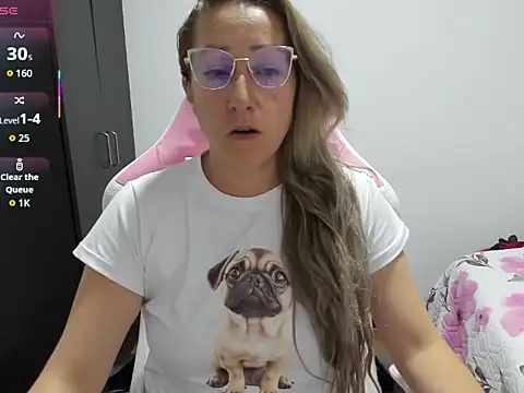 Snapshot of chrystal_sl852 chatting on 1, 3, 2026 chrystal sl852 online show from 1, 3, 2026