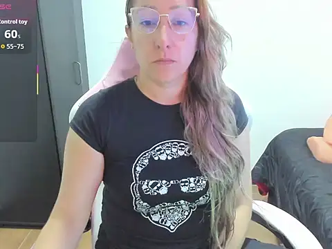 Snapshot of chrystal_sl852 chatting on 7, 4, 2026 chrystal sl852 online show from 7, 4, 2026