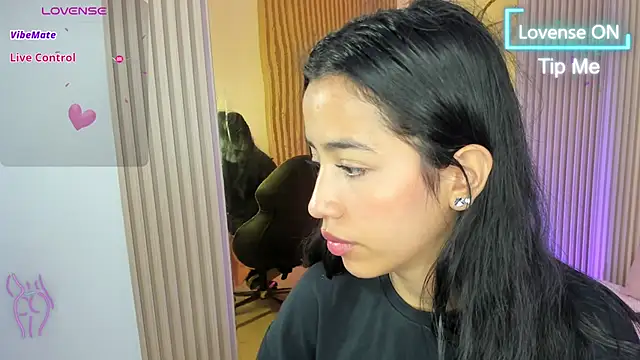 Snapshot of Joselyn_tay chatting on 4, 6, 2026 Joselyn tay online show from 4, 6, 2026