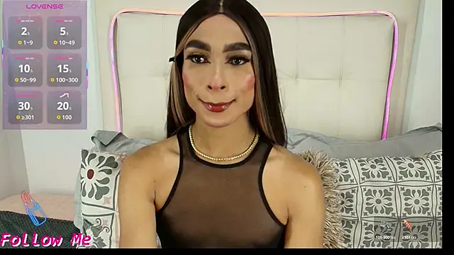 Daphne Hills online show from 7, 3, 2026