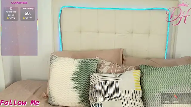 Daphne Hills online show from 11, 4, 2026