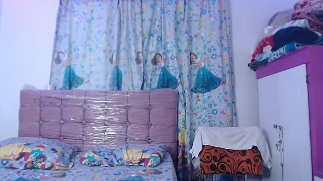 AishaOwens online show from 17, 12, 2025