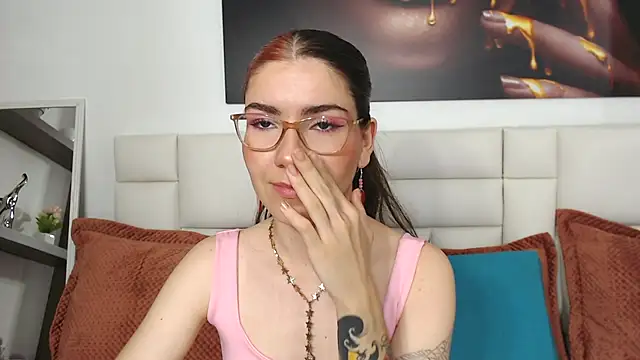 AriLumi online show from 25, 11, 2025