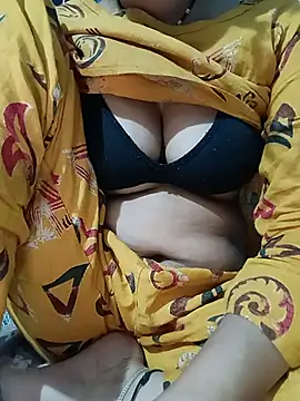 Snapshot of beutiful_hot chatting on 10, 7, 2026 beutiful hot online show from 10, 7, 2026
