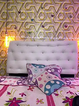 MelanyyJhonson15 online show from 13, 4, 2026