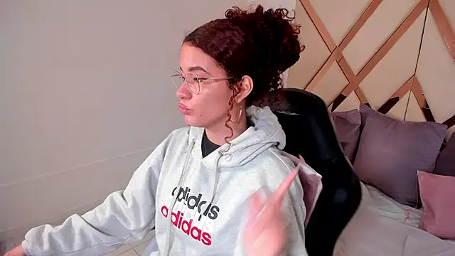 avrilwaynee online show from 22, 12, 2025