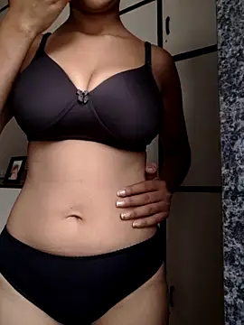 Snapshot of sexy_lelina chatting on 12, 5, 2026 sexy lelina online show from 12, 5, 2026