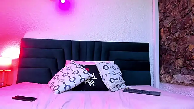 VictoriaRouge  online show from 10, 3, 2026