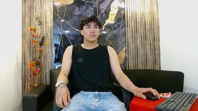 Snapshot of Tommy160920 chatting on 18, 11, 2025 Tommy160920 online show from 18, 11, 2025