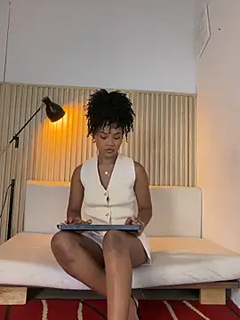 Snapshot of vanestraus chatting on 5, 6, 2026 vanestraus online show from 5, 6, 2026