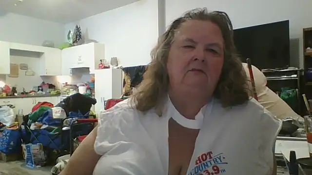 Snapshot of TiguhguhrsRose chatting on 25, 11, 2025 TiguhguhrsRose online show from 25, 11, 2025