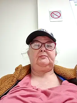 Snapshot of TiguhguhrsRose chatting on 1, 12, 2025 TiguhguhrsRose online show from 1, 12, 2025