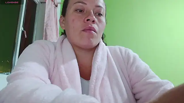 Snapshot of Rouse_hot_ chatting on 6, 6, 2026 Rouse hot online show from 6, 6, 2026
