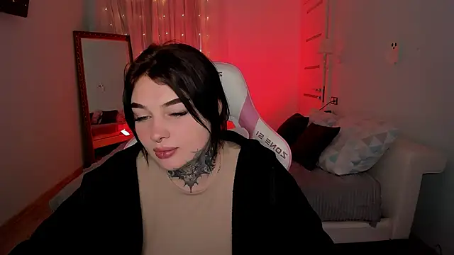 Snapshot of EmilyWoods_ chatting on 17, 11, 2025 EmilyWoods online show from 17, 11, 2025