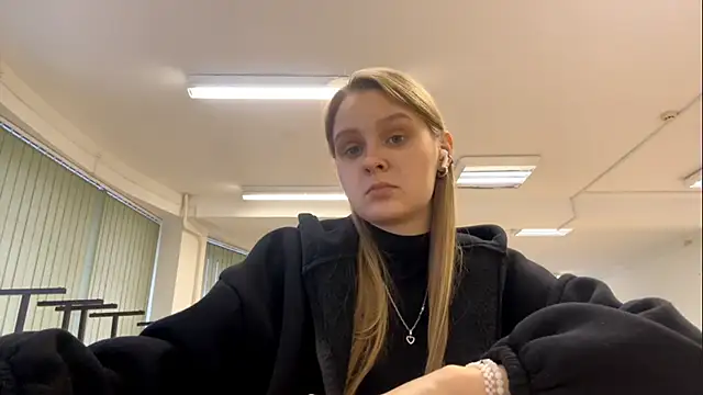 Snapshot of PaulitaSolow chatting on 28, 11, 2025 PaulitaSolow online show from 28, 11, 2025