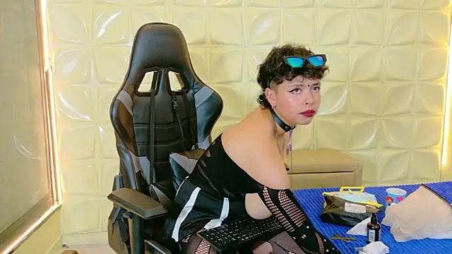 Snapshot of lunabustygirl chatting on 5, 3, 2026 lunabustygirl online show from 5, 3, 2026