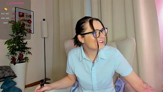 Snapshot of KiraRogers chatting on 11, 1, 2026 KiraRogers online show from 11, 1, 2026