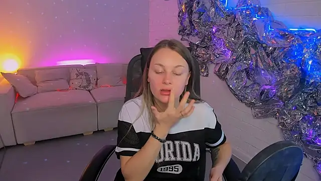 SandraLindsey online show from 28, 11, 2025