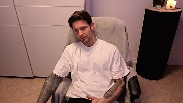 Snapshot of Mystery_Mark chatting on 28, 11, 2025 Mystery Mark online show from 28, 11, 2025