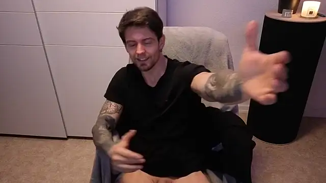 Snapshot of Mystery_Mark chatting on 30, 11, 2025 Mystery Mark online show from 30, 11, 2025