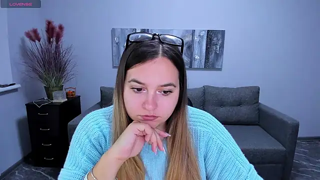 Snapshot of Maria_Bond chatting on 1, 12, 2025 Maria Bond online show from 1, 12, 2025