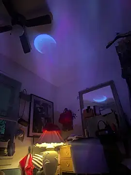 Snapshot of Motherbigbus chatting on 21, 12, 2025 Motherbigbus online show from 21, 12, 2025