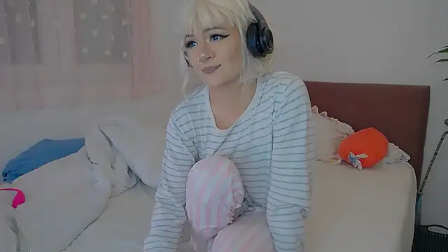 MiniMuse online show from 4, 12, 2025