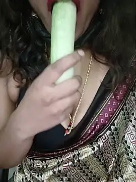 Snapshot of Premalatha_28 chatting on 22, 5, 2026 Premalatha 28 online show from 22, 5, 2026