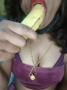 Snapshot of Premalatha_28 chatting on 23, 6, 2026 Premalatha 28 online show from 23, 6, 2026